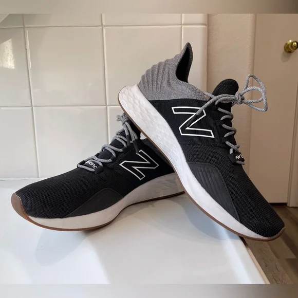 New Balance ROAV V1 Black and Gray Sneakers men’s 14 - Picture 2 of 8